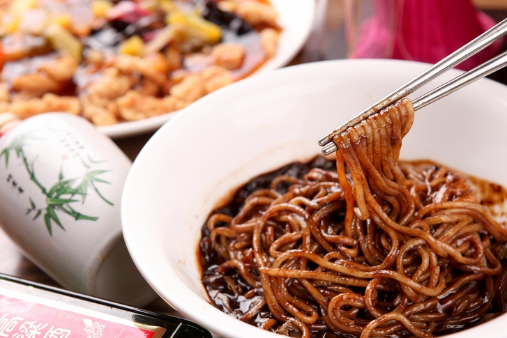 '땅속의 다이아' 송로버섯! 세계 3대 진미 화사 트러플오일 짜장라면 레시피+트러플오일 활용법