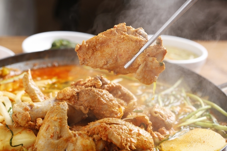 [저녁 메뉴 추천] 인기만점 '닭볶음탕 레시피' 모음…백종원·김수미·봉준호의 닭볶음탕 만드는 법은?