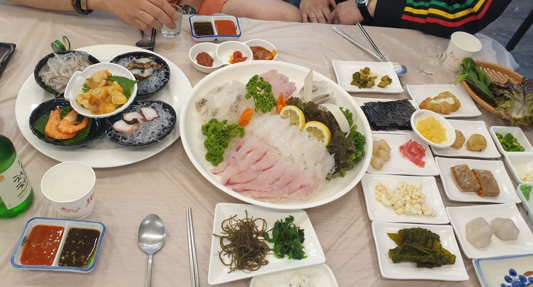 신선한 해산물 선보이며 45년 째 운영 중인 낙산·솔비치맛집 '금강산대게횟집'