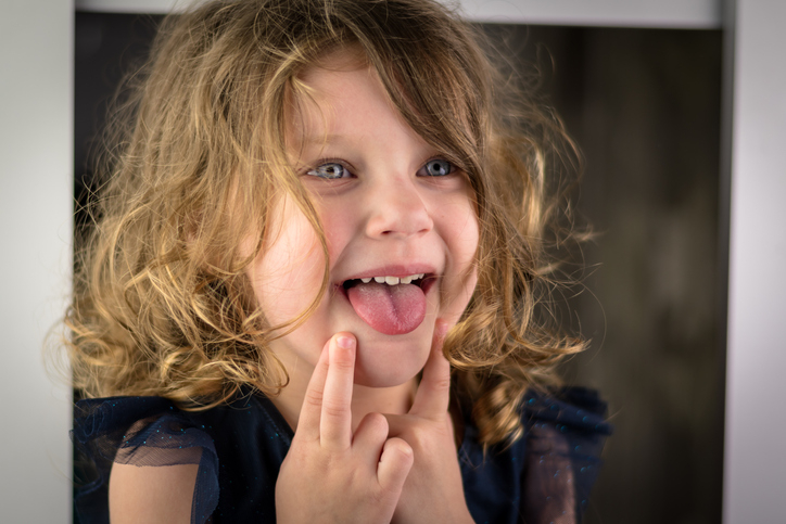 [혀 건강상태 진단법] 혀 색깔로 보는 나의 건강상태는?…혀 웉퉁불퉁해도 괜찮을까?