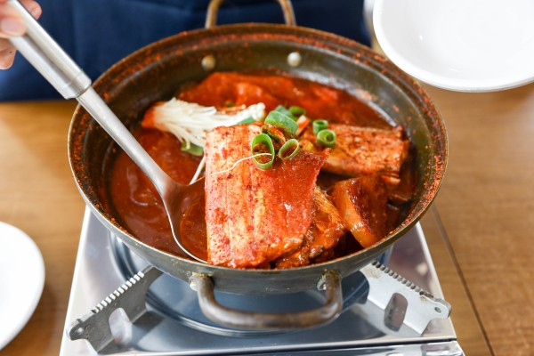 여름철 보양식으로 꽉 찬 제주공항 근처 아침식사 맛집 '신옛촌 제주점'... "질 높은 재료 구성해"