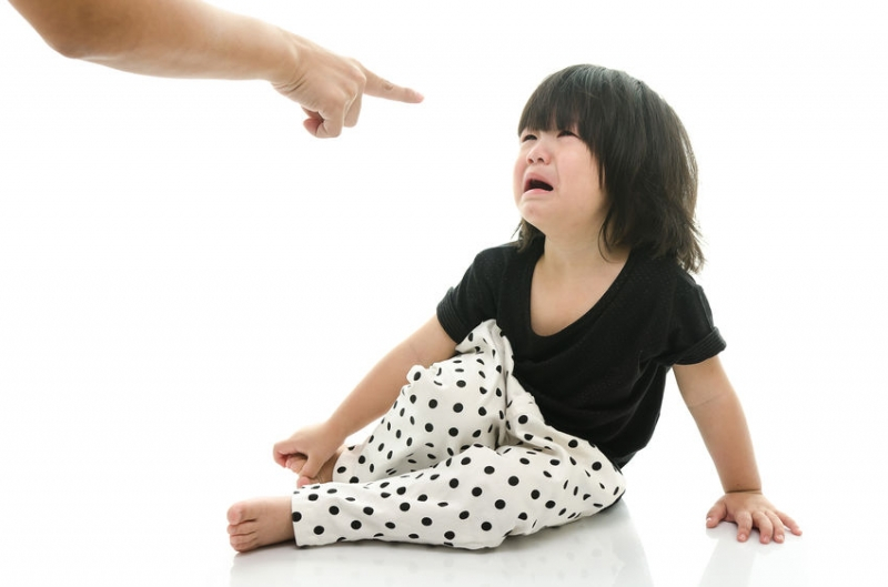 짜증 부리고 떼쓰는 아이, 어떻게 훈육할까