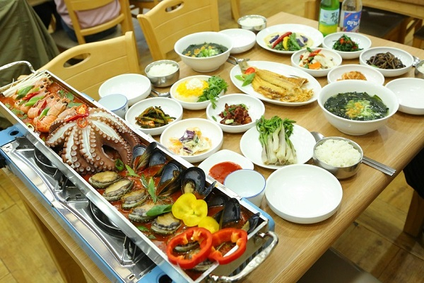 제주도 서귀포 중문 맛집 '기원뚝배기' 해물갈치조림에 한치 물회, 옥돔구이 무료 제공