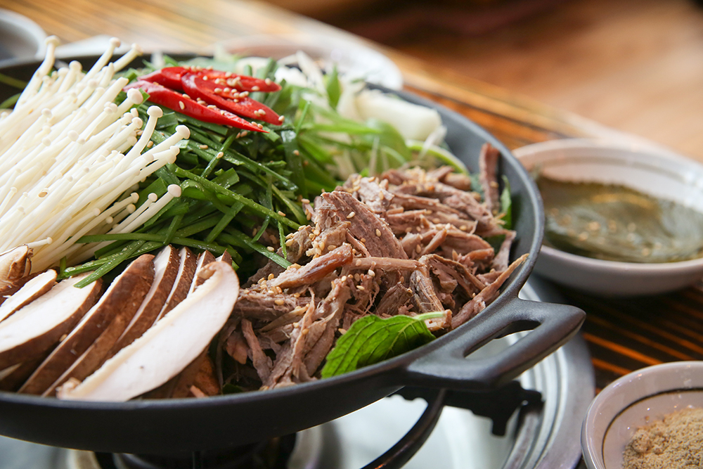 신촌역 맛집 유텐실, 여름 복날맞이 '한우보양전골' 선보여