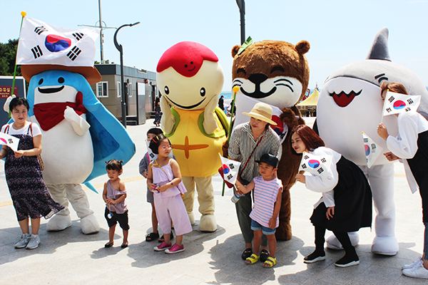 SEA LIFE 부산아쿠아리움, 광복 제 74주년 '나라사랑'을 전하다!