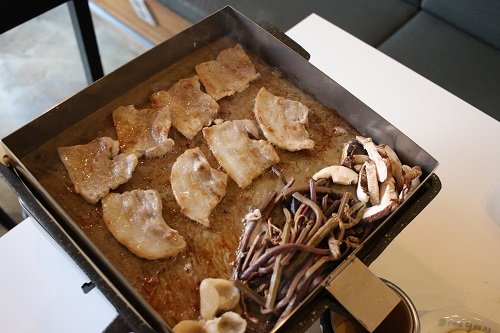 성북구 돈암동 맛집 '육백집', 고기삼합과 수제 제철 장아찌 11가지 제공