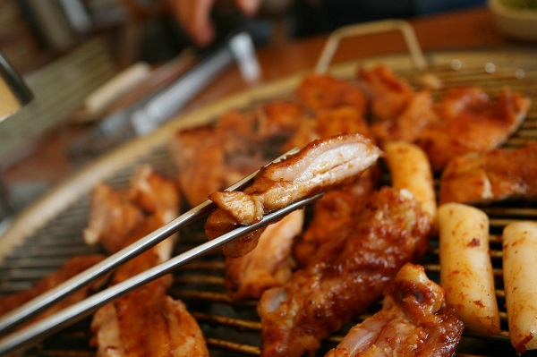 춘천 닭갈비 맛집 '강산숯불닭갈비' 현지 사람들이 자주 가는 곳으로 알려져 눈길