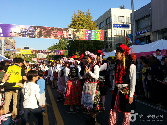 2019 이태원 지구촌 축제 라인업에 "깜짝" 누구 왔길래.. 퍼레이드부터 디제잉까지